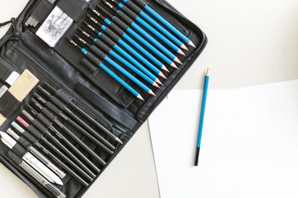 Coffret dessin portable 140 pièces pour enfants